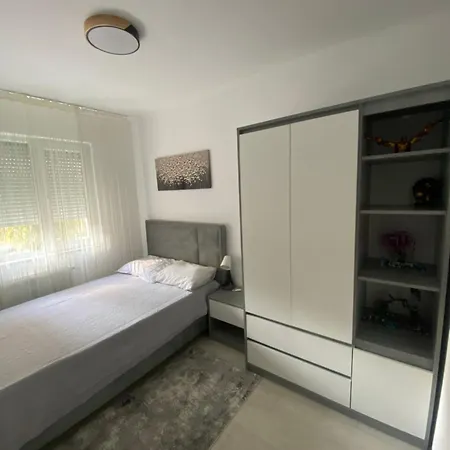 Ostro Two Bedrooms Ramnicu Valcea Exterior photo