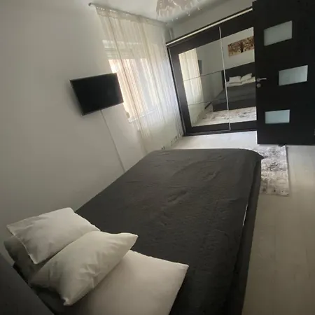 Ostro Two Bedrooms Ramnicu Valcea Exterior photo