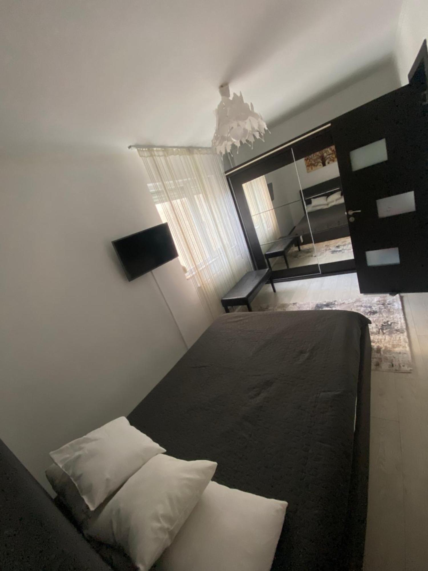 Ostro Two Bedrooms Apartment Ramnicu Valcea
